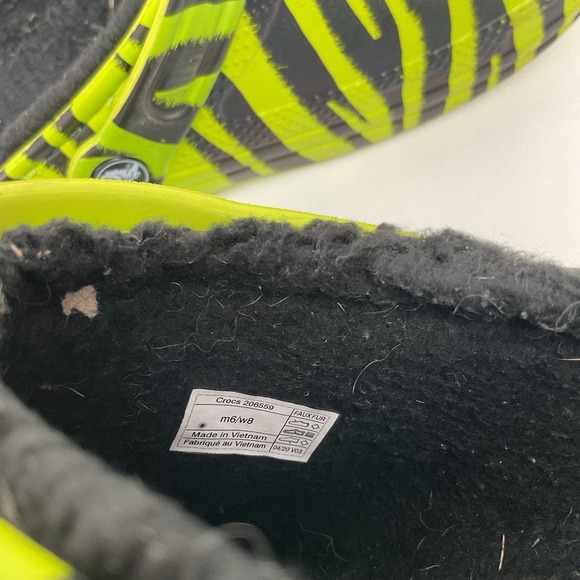 Crocs Zebra Print Fuzz Lined Clogs Mens 6 Womens 8 Neon Green Black Shoes - Picture 8 of 13